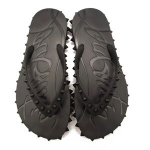 LIKE NEW Christian Louboutin Donna Spike flip flop ONLY WORN ONCE